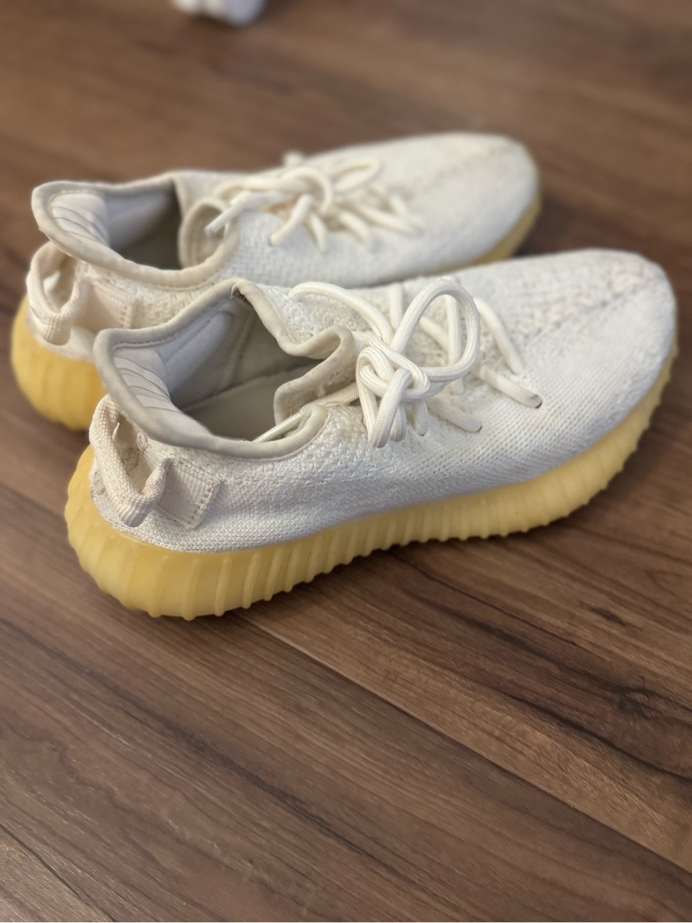 Yeezy 350boost women’s shoes size 6
